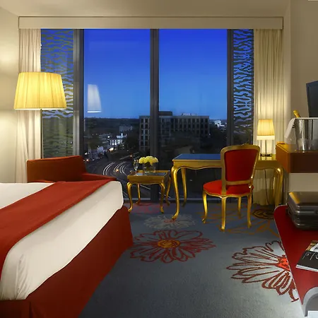 Radisson Blu Hotel, Hotel